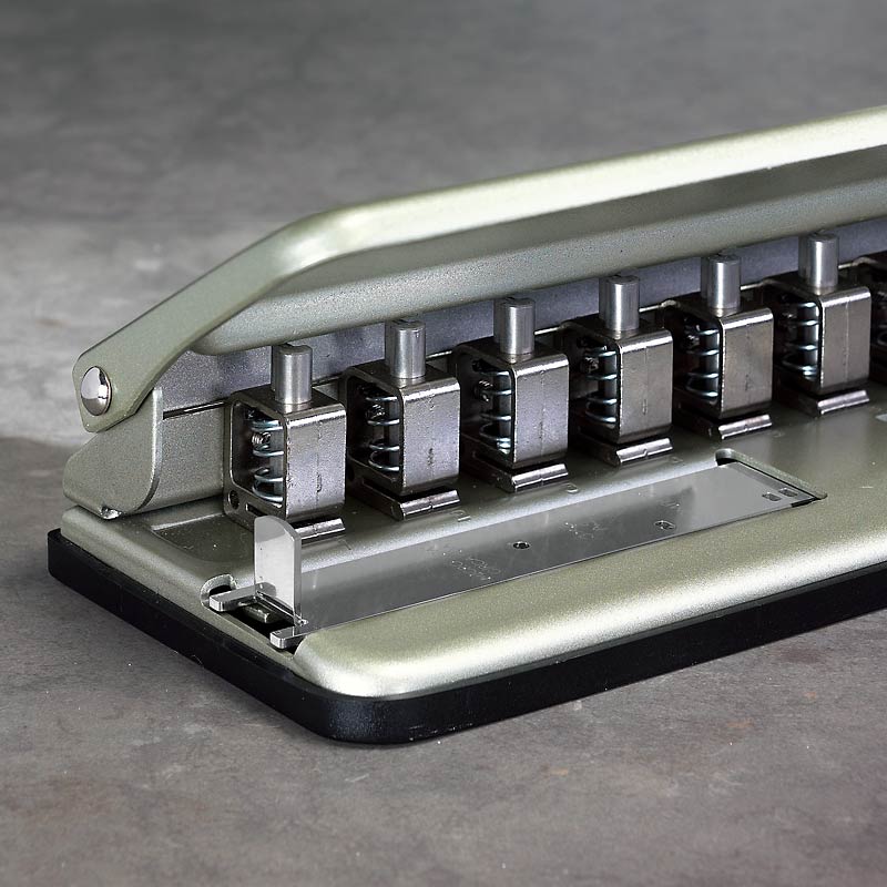 Circa Universal Discbound Notebook Desk Punch - Image 5