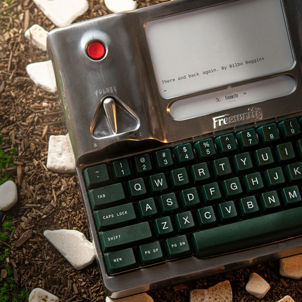 Ernest Hemingway Freewrite Signature Edition - Image 3