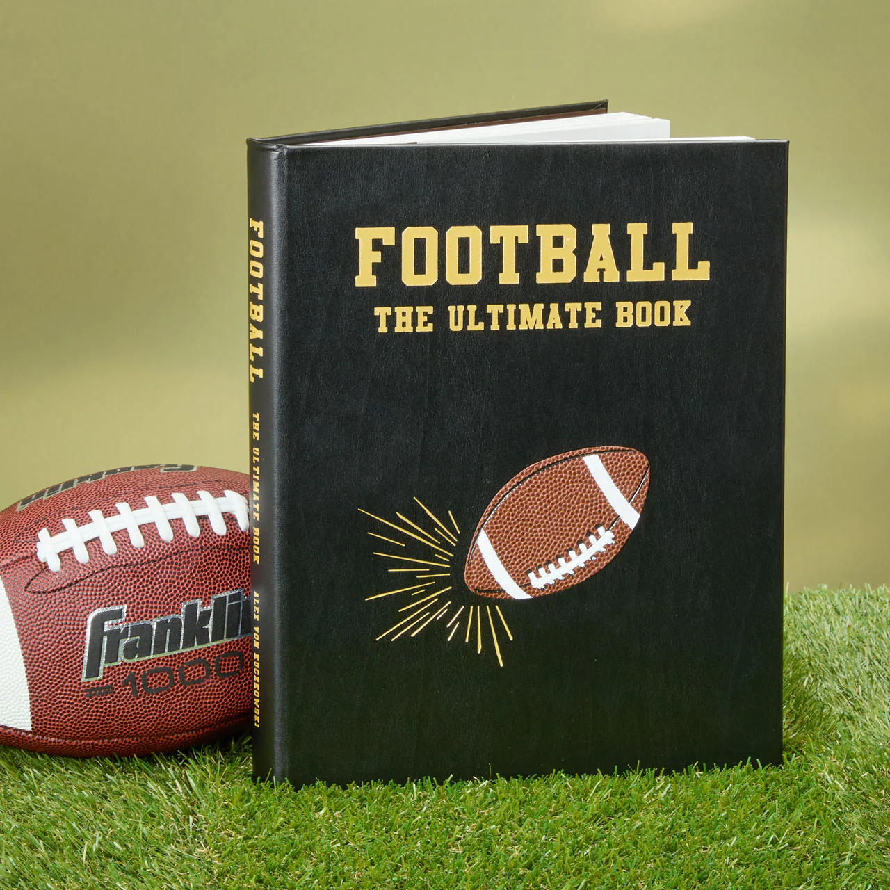 Football-The Ultimate Book - Image 2
