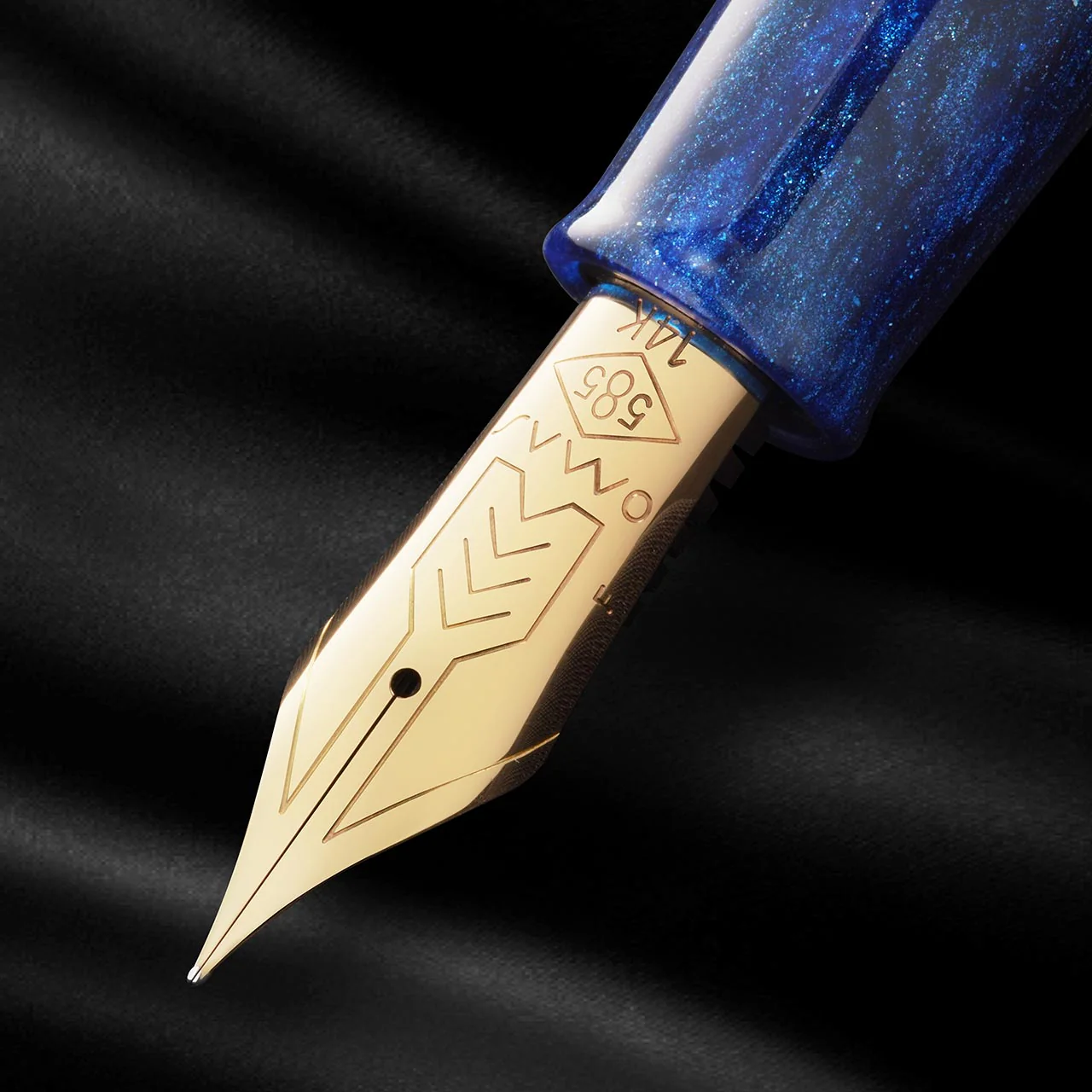 Omas Bologna Azzurro Diamante Fountain Pen - Image 3
