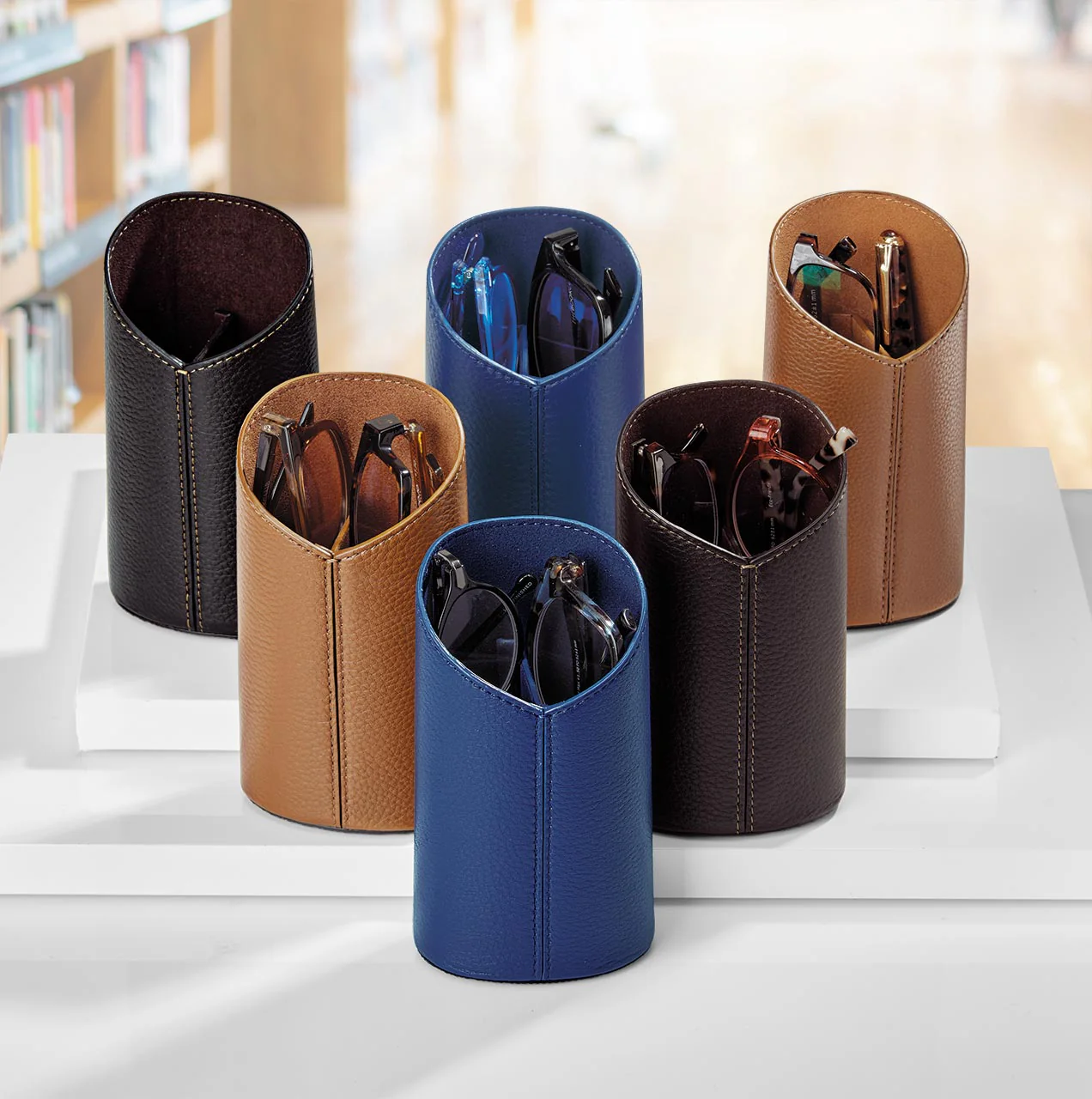 Trophy Double Eyeglass Stand - Image 2